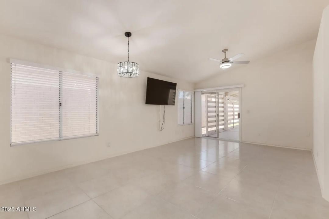 Real Estate Picture 14
