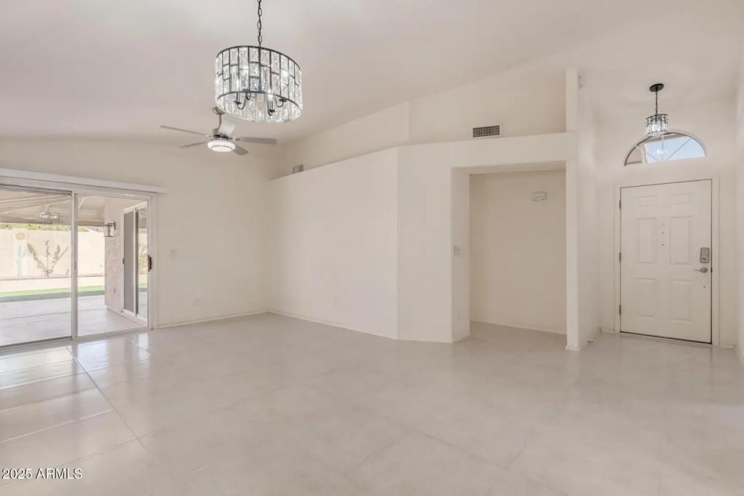 Real Estate Picture 12