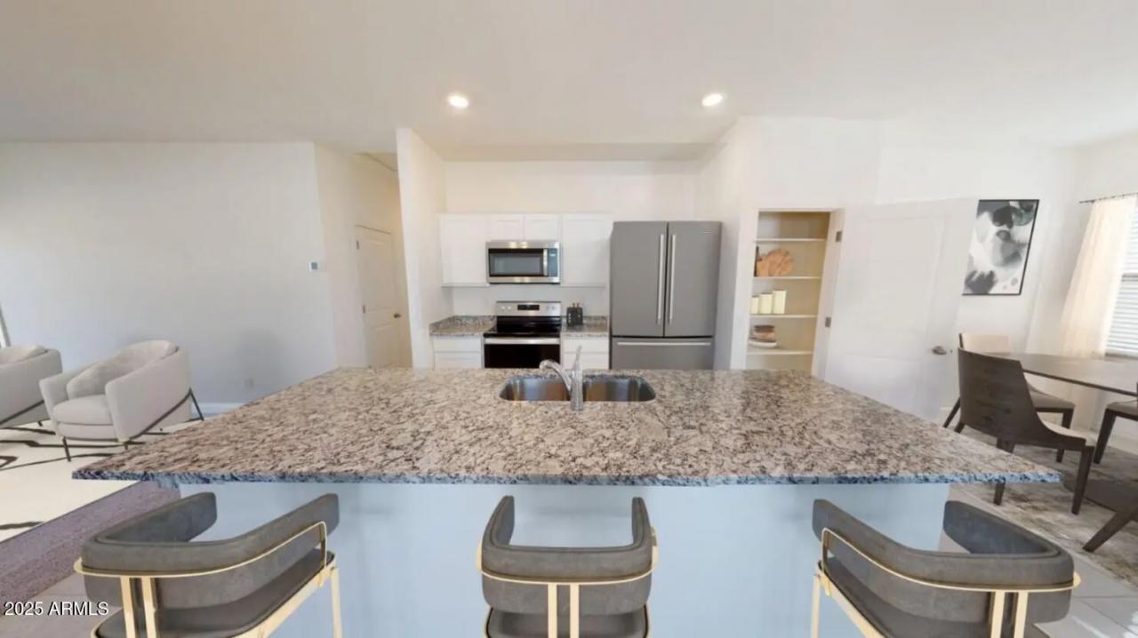 Real Estate Picture 12