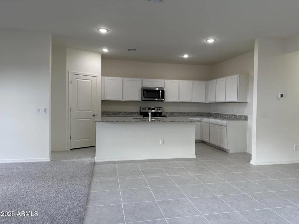 Real Estate Picture 7