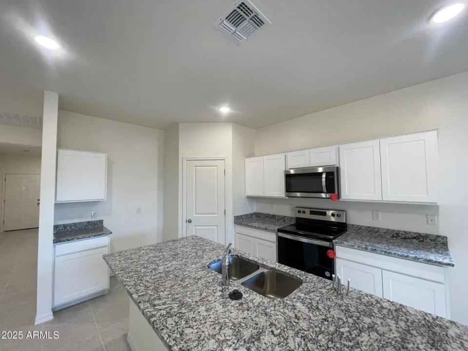 Real Estate Picture 8