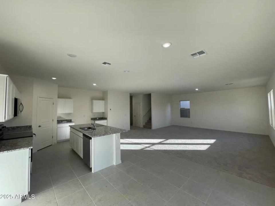 Real Estate Picture 8