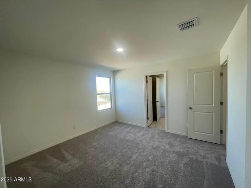 Real Estate Picture 12
