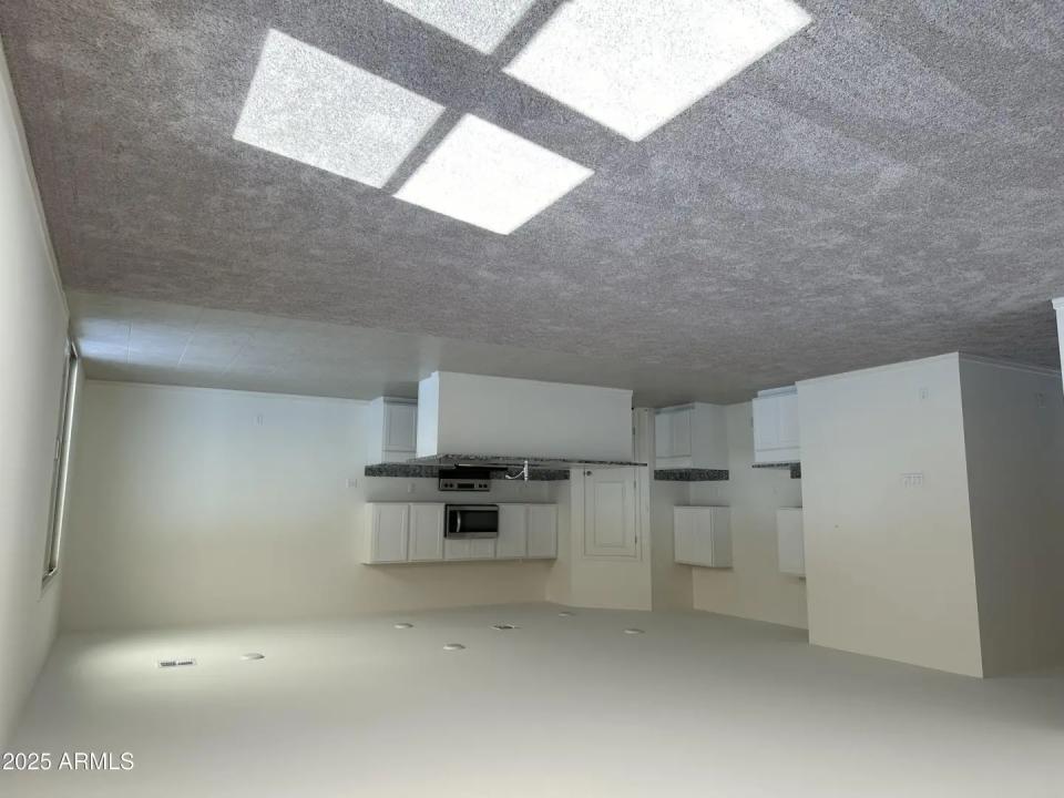 Real Estate Picture 14