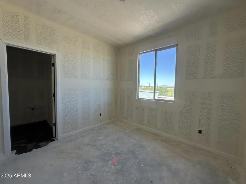 Real Estate Picture 5