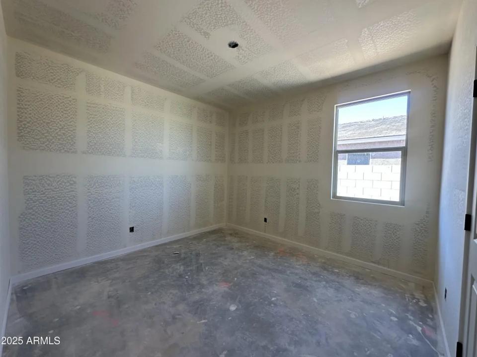 Real Estate Picture 8