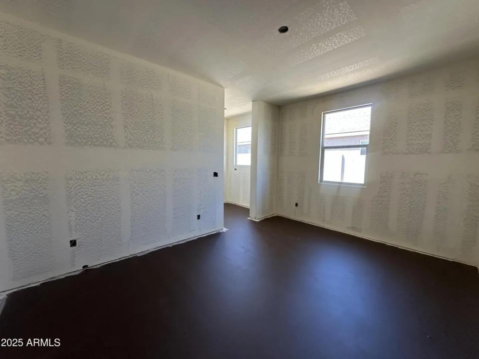 Real Estate Picture 12