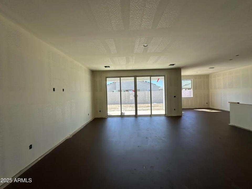 Real Estate Picture 14