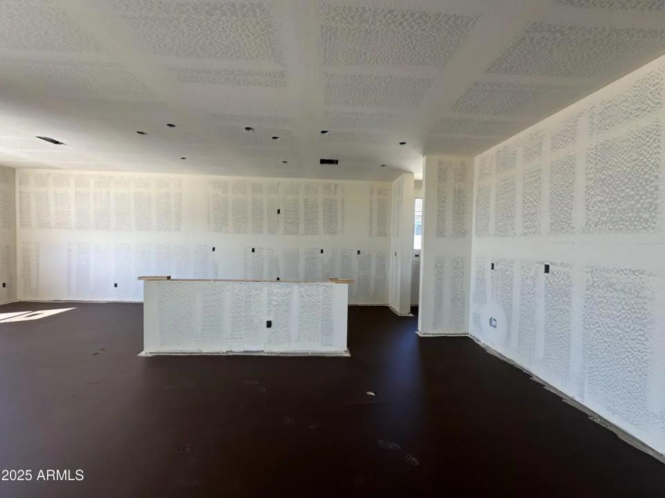 Real Estate Picture 16