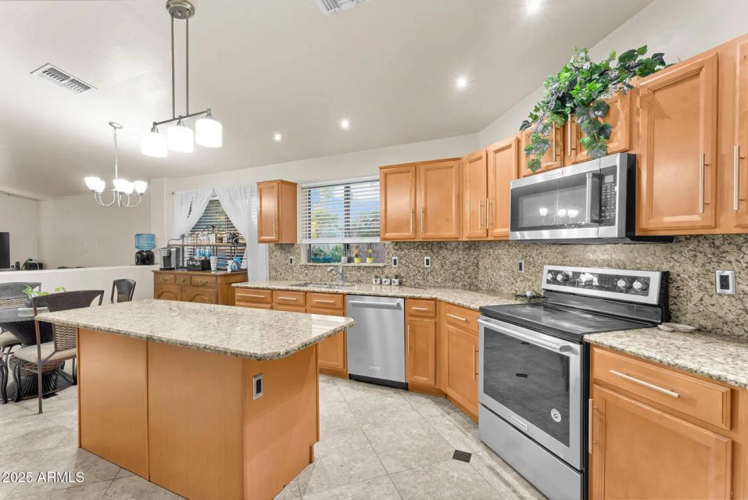 Real Estate Picture 7