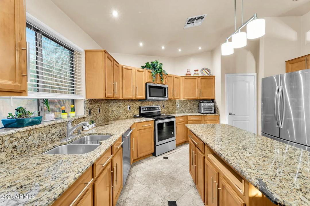 Real Estate Picture 9