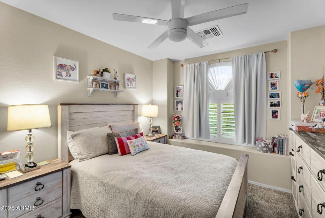 Real Estate Picture 18