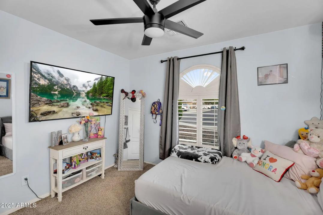 Real Estate Picture 16