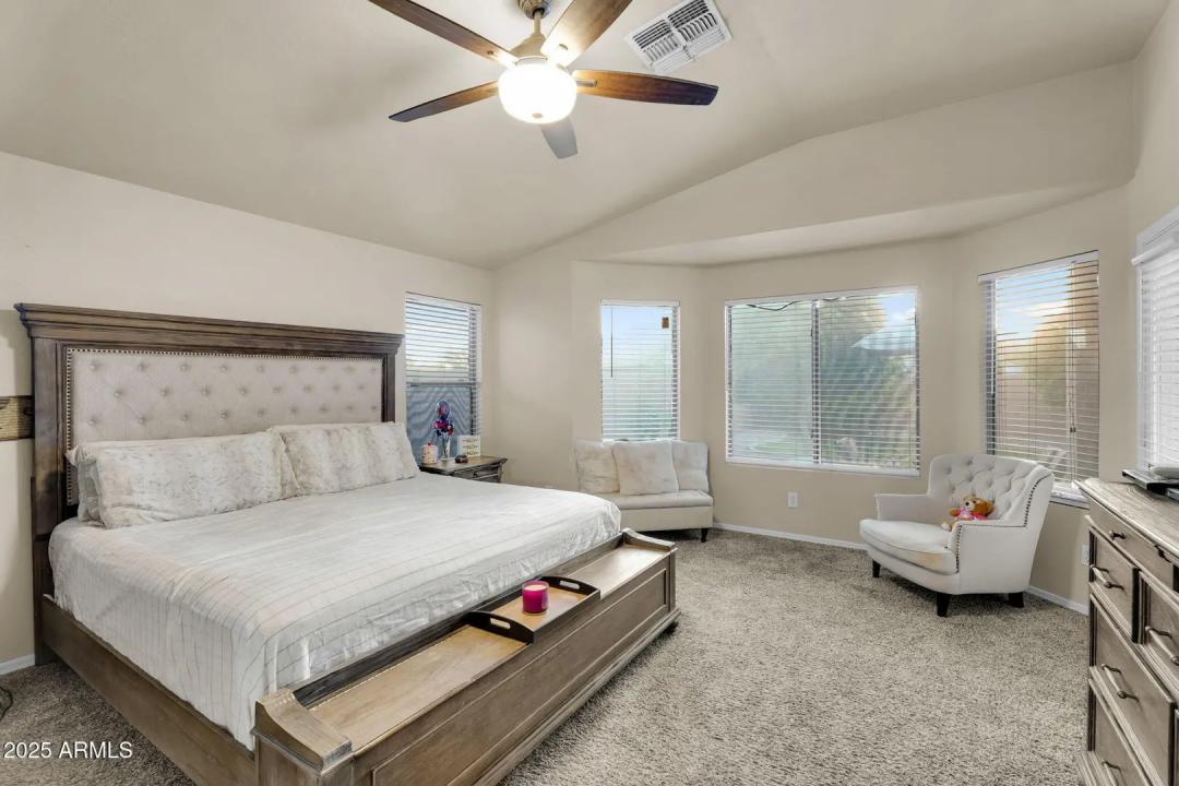 Real Estate Picture 11