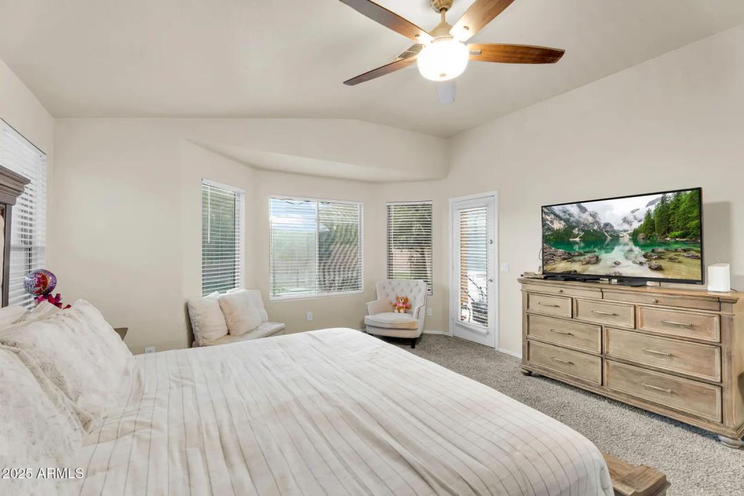 Real Estate Picture 14