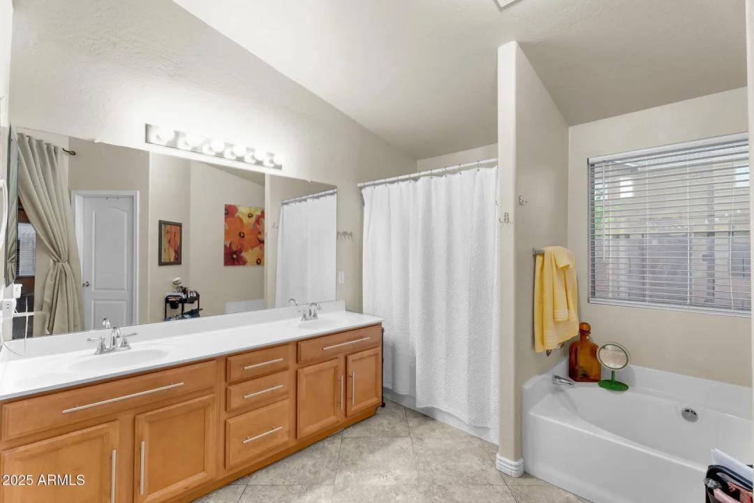 Real Estate Picture 12