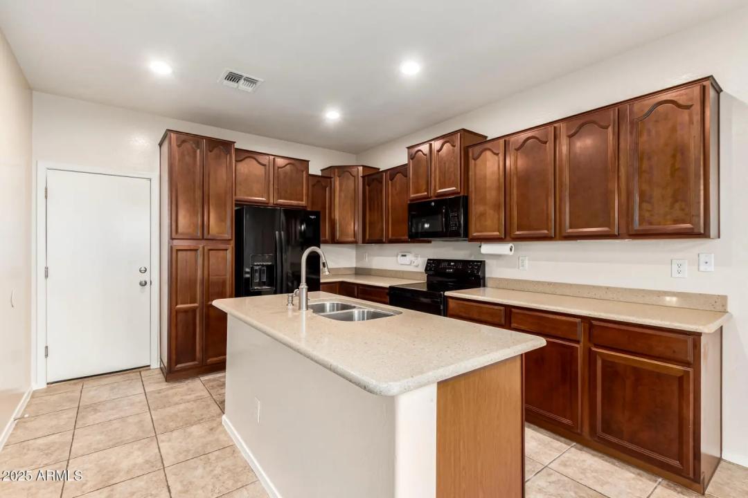 Real Estate Picture 14