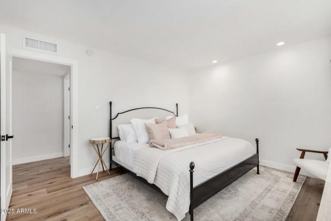 Real Estate Picture 22