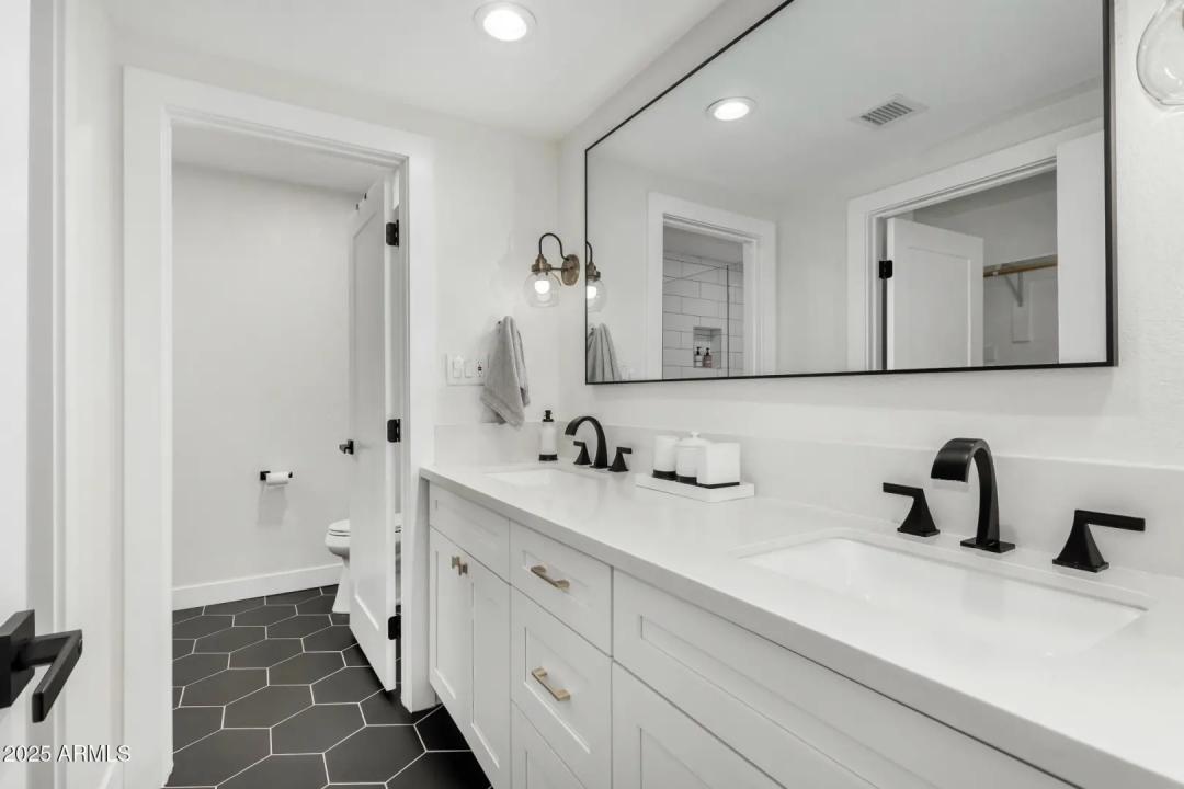 Real Estate Picture 20