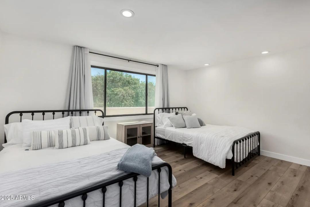 Real Estate Picture 24