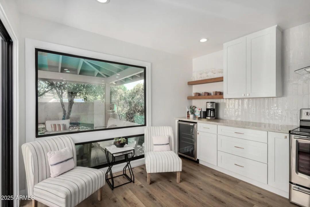 Real Estate Picture 8