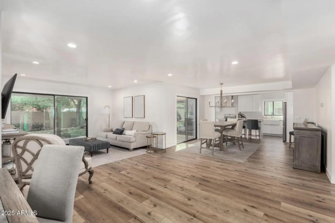 Real Estate Picture 12