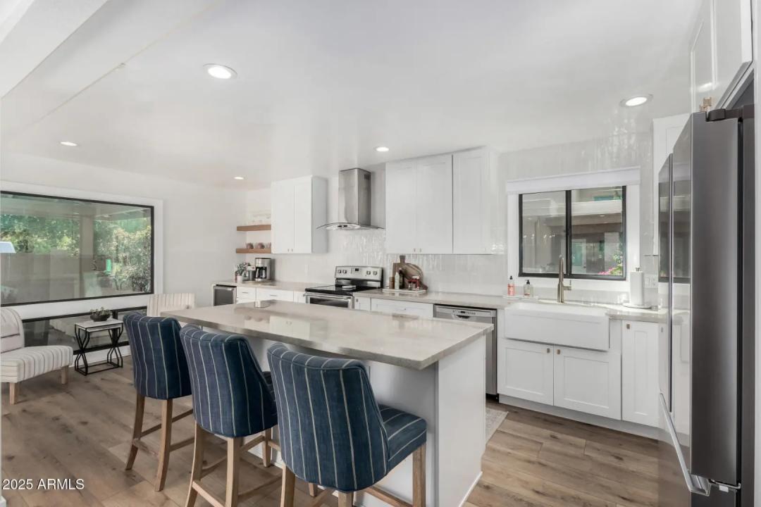 Real Estate Picture 3