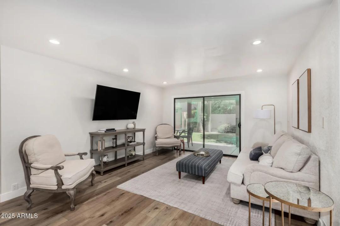 Real Estate Picture 14