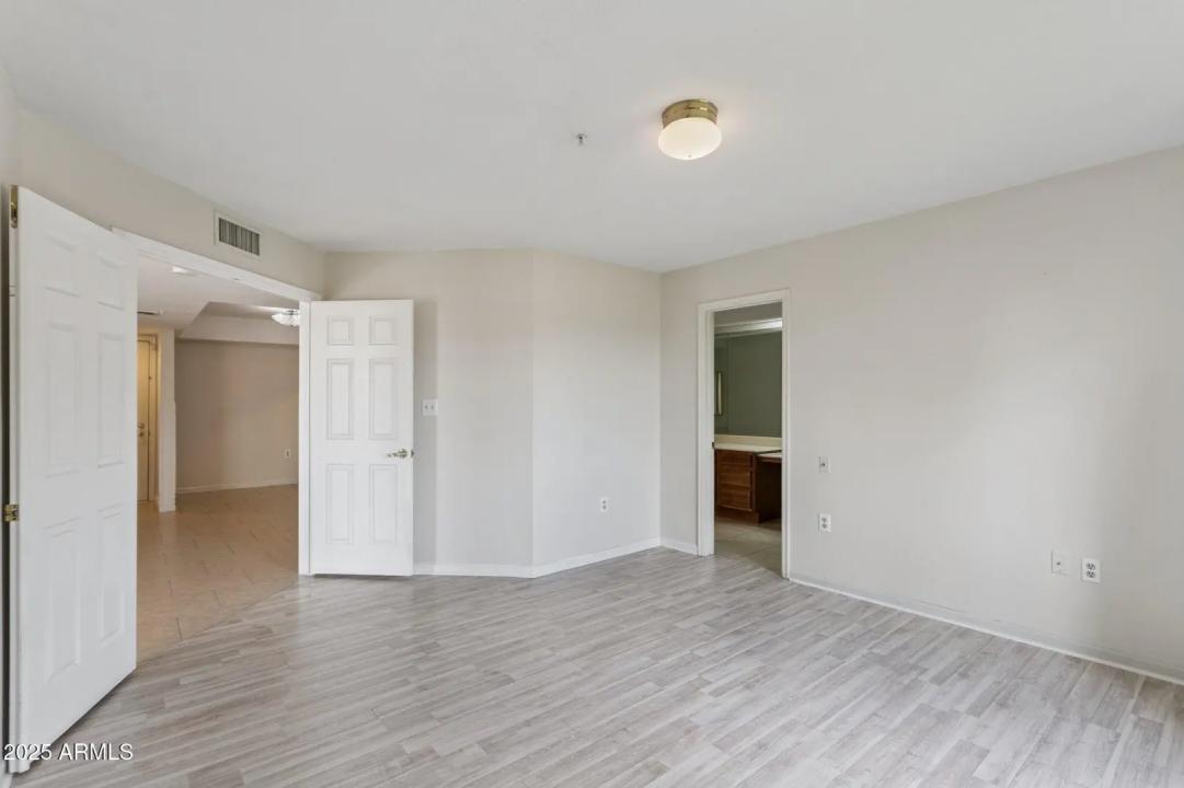 Real Estate Picture 11