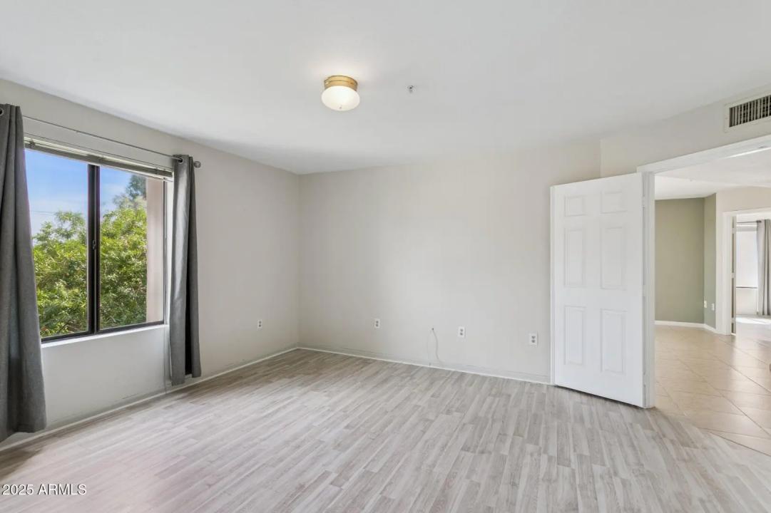 Real Estate Picture 12