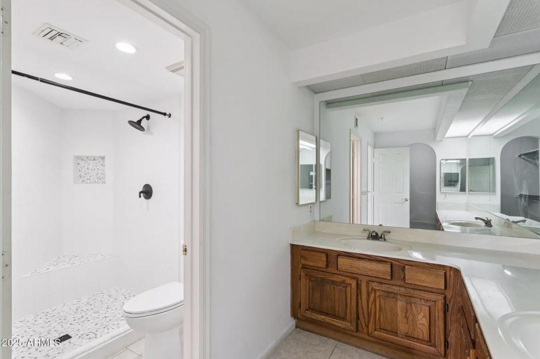 Real Estate Picture 14