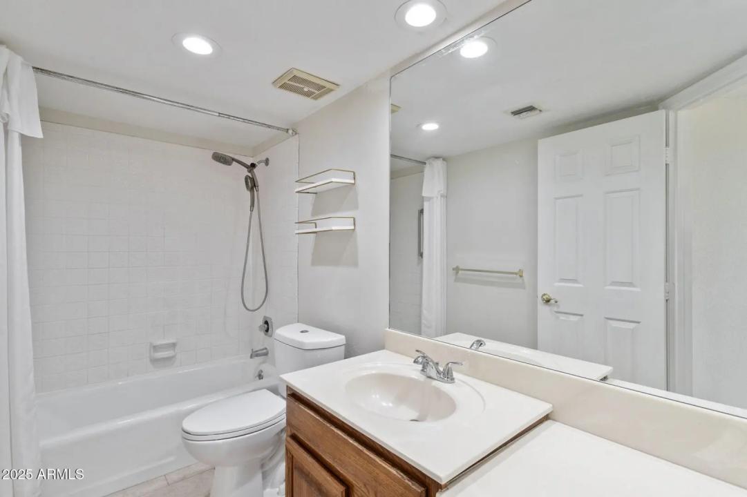 Real Estate Picture 16