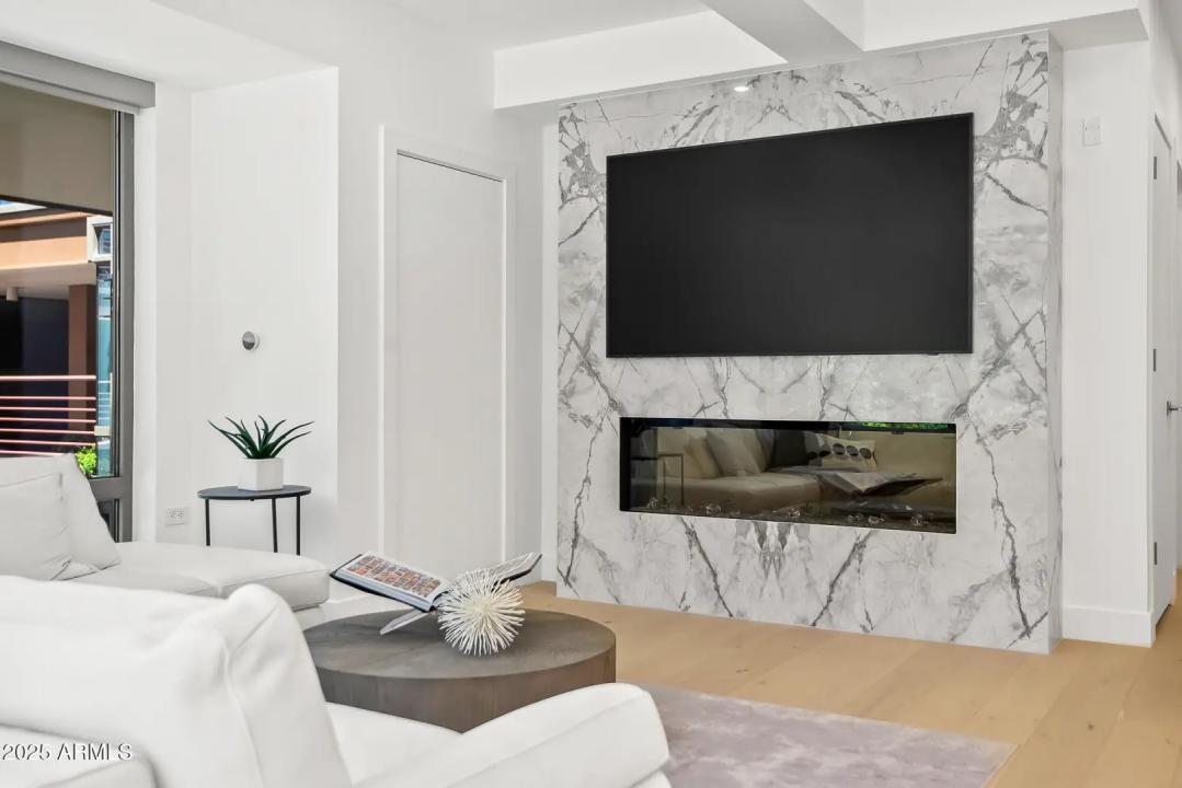 Real Estate Picture 14
