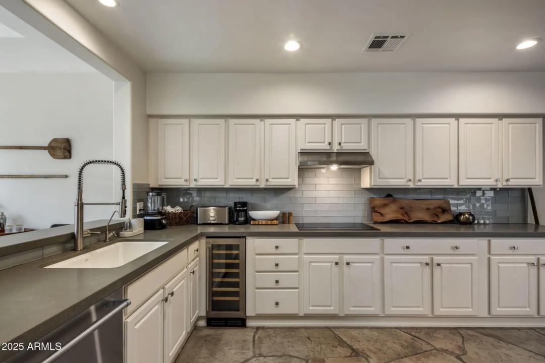 Real Estate Picture 10