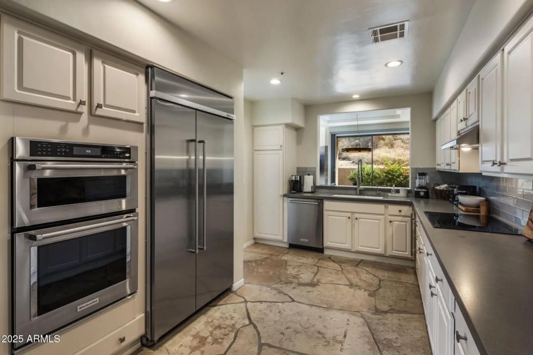 Real Estate Picture 11