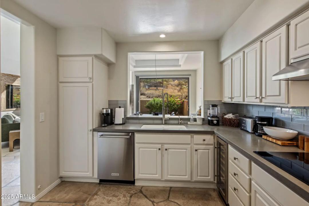 Real Estate Picture 12