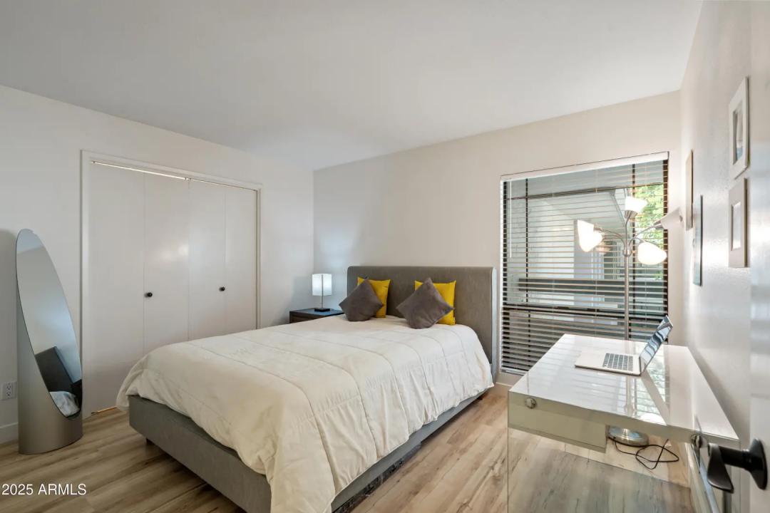 Real Estate Picture 12