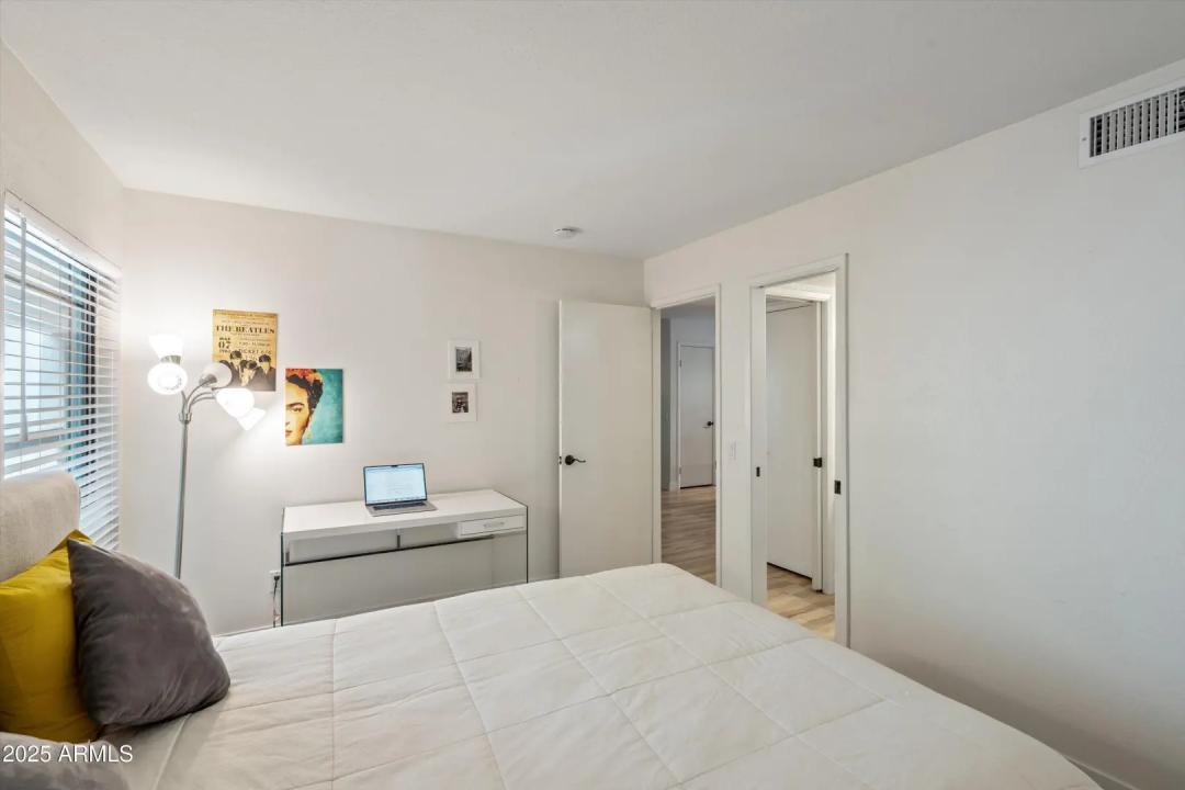 Real Estate Picture 11