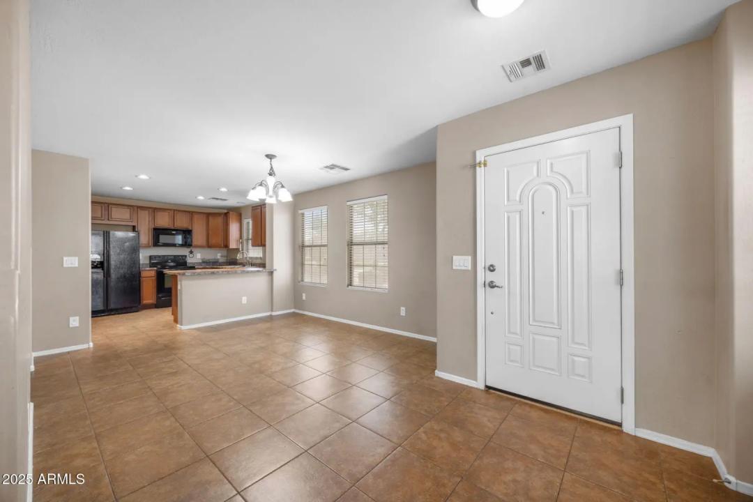 Real Estate Picture 3