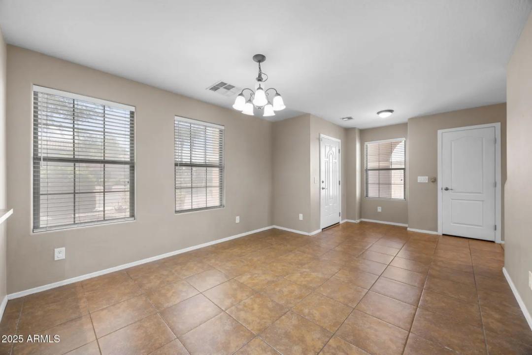 Real Estate Picture 4