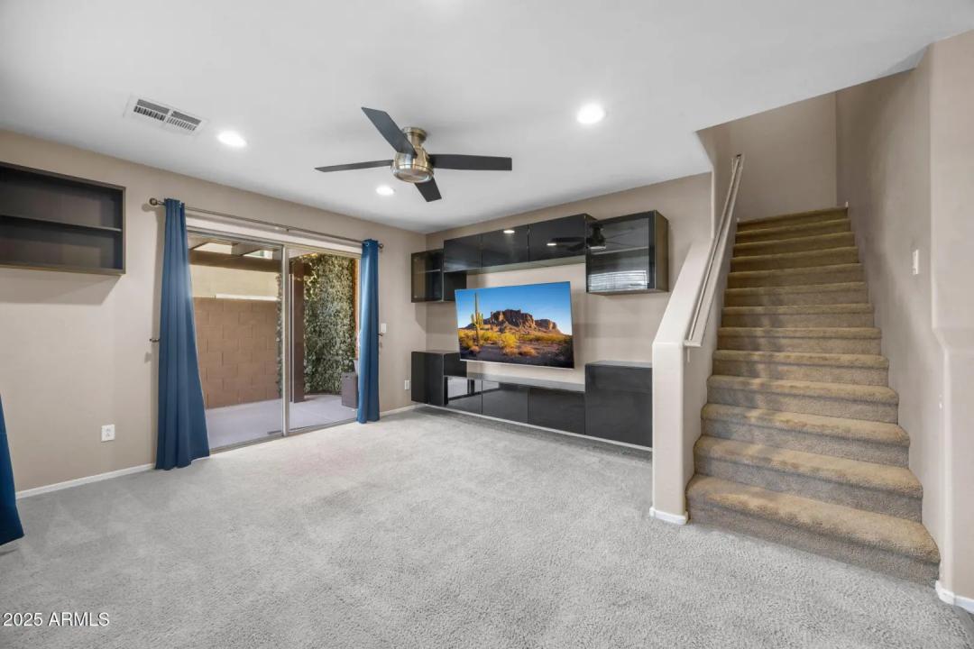 Real Estate Picture 11