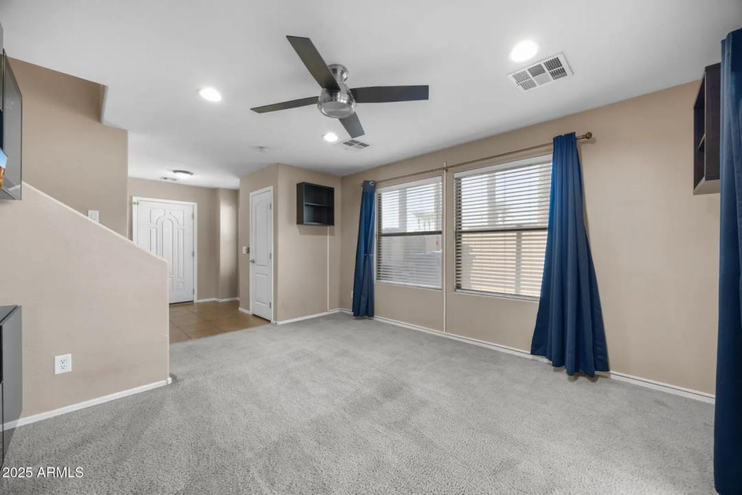 Real Estate Picture 12