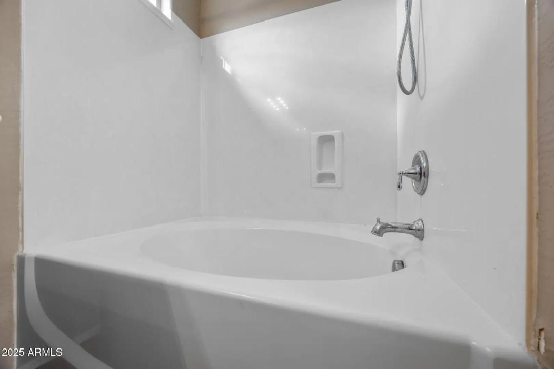 Real Estate Picture 18