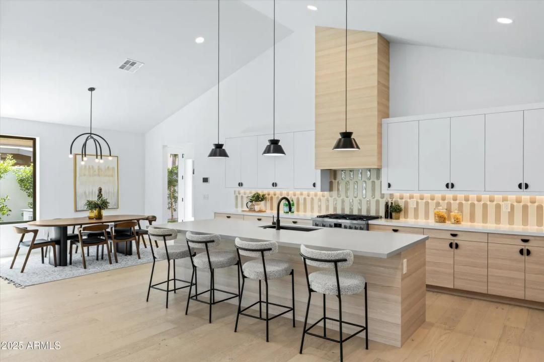 Real Estate Picture 3