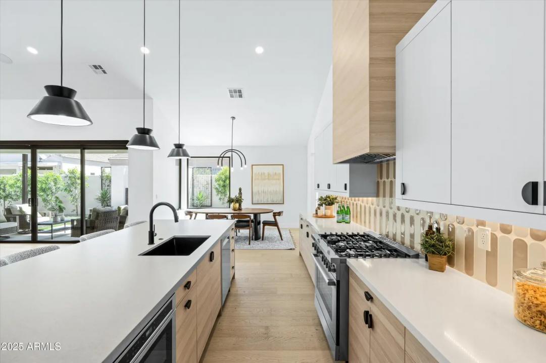 Real Estate Picture 5