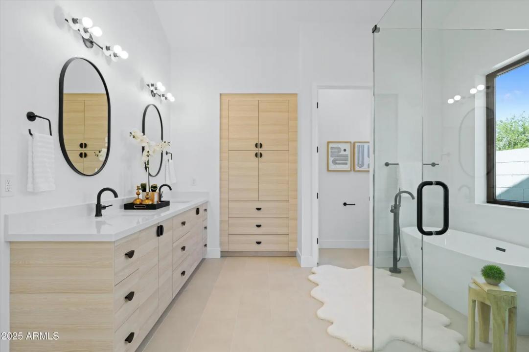 Real Estate Picture 9