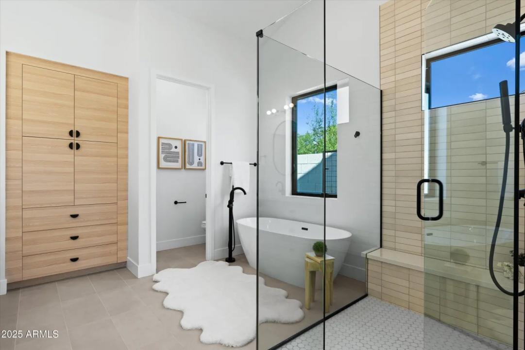Real Estate Picture 10