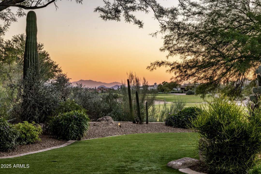 Real Estate Picture 11