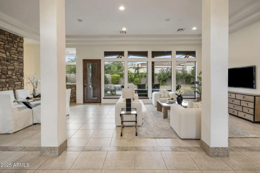 Real Estate Picture 7