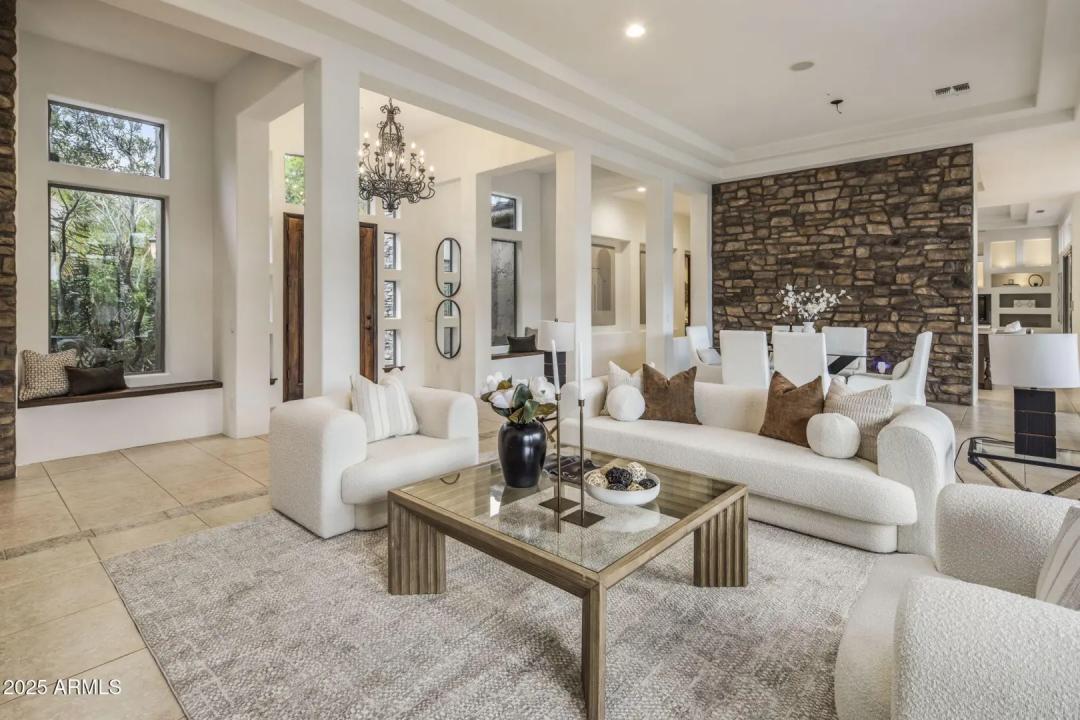 Real Estate Picture 8